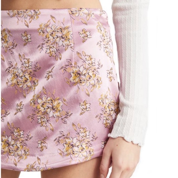 Free People Dresses & Skirts - Free People pink embroidered mini skirt - Sz 0